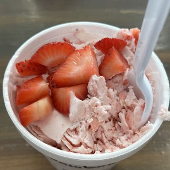 Aurora Rolling Ice Cream - Mini strawberry ice cream - Ice Cream & Frozen Yogurt Near Me - El Paso, Texas Aurora Rolling Ice Cream - Mini strawberry ice cream - Ice Cream & Frozen Yogurt Near Me - El Paso, Texas