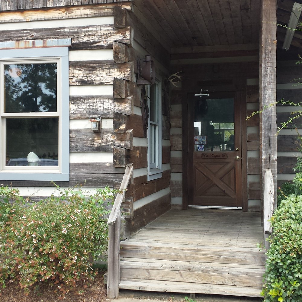 Bowie Barbeque - Front door of Bowie's BBQ - Barbeque Near Me - Brookhaven, Mississippi