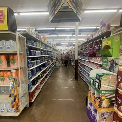 Kroger - Selfcheck out line almost to the end of the aisle.