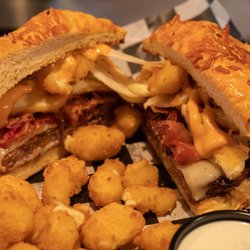Brothers On Oak - The Curd Burger