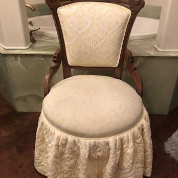 Daniel's Custom Upholstery - Furniture Reupholstery Near Me - Thousand Oaks, California Daniel's Custom Upholstery - Furniture Reupholstery Near Me - Thousand Oaks, California