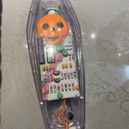 Halloween phone decoration (I want one!) Halloween phone decoration (I want one!)