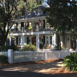 Cam's Taxi - "Opposite the River" on Bluff Drive are the big beautiful homes "uniform" in color, lined in uniformed white picket fences !