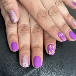 Donna's Nails - Small yellow flowers simple design but cute and seasonal