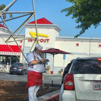 In-N-Out Burger - Drive thru order area - Burgers Near Me - Pinole, California In-N-Out Burger - Drive thru order area - Burgers Near Me - Pinole, California