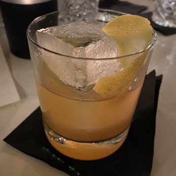 PARA - Old fashioned - ice cube took up too much space and this is how high the drink was filled, disappointing - Bars Near Me - Charlotte, North Carolina