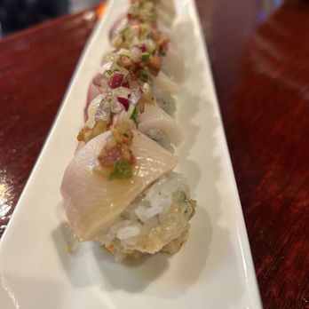 Ari Sushi - Hamachi & Yellowtail Maki - Sushi Bars Near Me - Des Plaines, Illinois