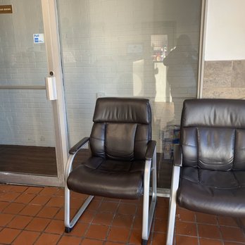 Take 5 Oil Change - At least four chairs in the waiting area. - Oil Change Stations Near Me - San Antonio, Texas Take 5 Oil Change - At least four chairs in the waiting area. - Oil Change Stations Near Me - San Antonio, Texas