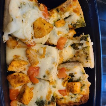 Daniel's Vineyard - Cheesy pesto breadsticks with chicken - Wineries Near Me - McCordsville, Indiana