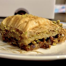 Layer Cake - Pistachios Baklava