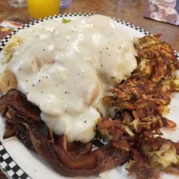 Black Bear Diner - Biscuits & gravy, bacon & hashbrowns =BEST BREAKFAST IN CALI! - Diners Near Me - Colma, California