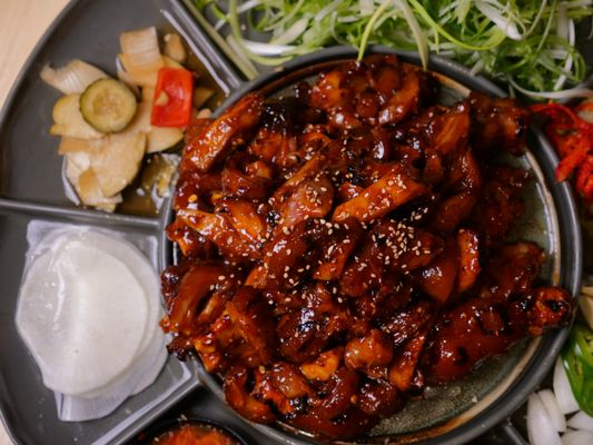 The One Jokbal 더 원 족발 by null