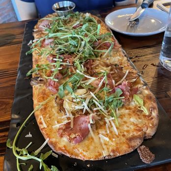Finney's Crafthouse - Stevenson Ranch - Prosciutto & arugula pizza - New American Near Me - Stevenson Ranch, California