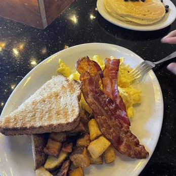 Slappy Cakes - Breakfast & Brunch Near Me - Lahaina, Hawaii Slappy Cakes - Breakfast & Brunch Near Me - Lahaina, Hawaii