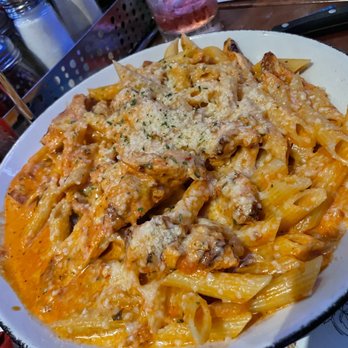 Tommy's Tavern + Tap - Penne vodka with chicken - American Near Me - Edison, New Jersey Tommy's Tavern + Tap - Penne vodka with chicken - American Near Me - Edison, New Jersey