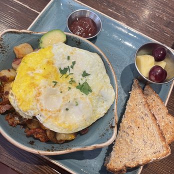 First Watch - Farmhouse skillet hash - Cafes Near Me - Destin, Florida First Watch - Farmhouse skillet hash - Cafes Near Me - Destin, Florida