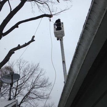 Blue Water Tree & Lawn - a man on a utility lift - Lawn Services Near Me - Charleston, Maine Blue Water Tree & Lawn - a man on a utility lift - Lawn Services Near Me - Charleston, Maine
