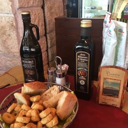 Pizzeria Vesuvio - Table set up
