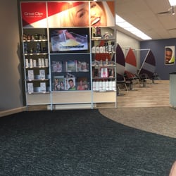Great Clips - Lots of space...almost to much