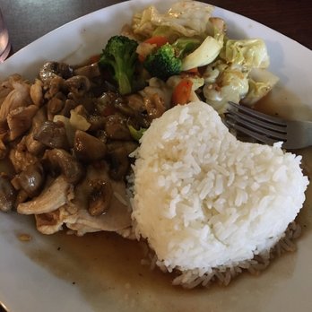 Luxe Thai Cuisine - Garlic chicken. Tasty and the rice comes in the shape of a heart! - Thai Near Me - Ferndale, Washington