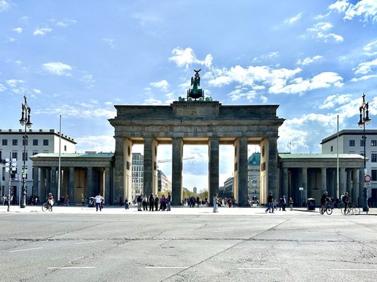 Brandenburg Gate by null