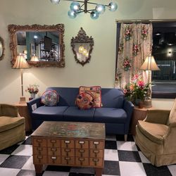 One80 Downtown - Sitting Area