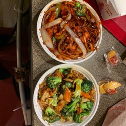 Hong Kong Kitchen - Hot & spicy chicken and broccoli chicken Yum!