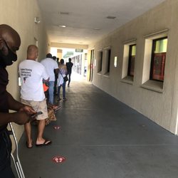 Pembroke Pines Auto Tag Agency - Line outside