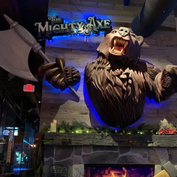 The Mighty Axe - Lobby area by the bar. - Axe Throwing Near Me - Thousand Oaks, California