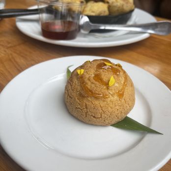 Koko Head Cafe - Cream Puff Special of the Day - Breakfast & Brunch Near Me - Honolulu, Hawaii