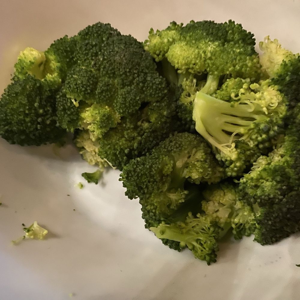 Great sides. Steamed broccoli is healthy Great sides. Steamed broccoli is healthy