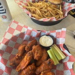 Glaciers Pub - Wings