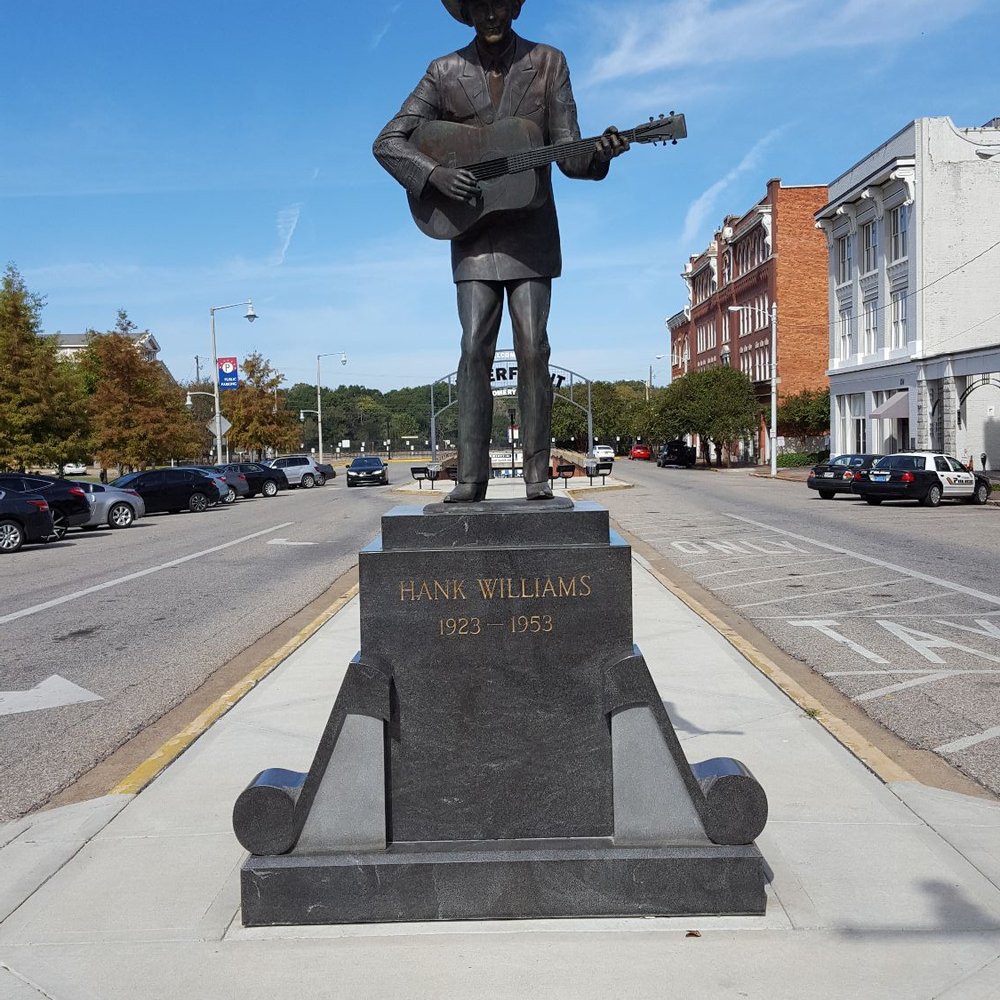 The statue is one block down from the Hank Williams Museum. The statue is one block down from the Hank Williams Museum.