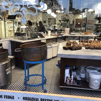 Kilwins Ice Cream - Chocolate - Fudge - Ice Cream & Frozen Yogurt Near Me - Chicago, Illinois
