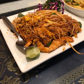 Sticky Rice Restaurant - Chicken pad Thai - Laotian Near Me - Ceres, California
