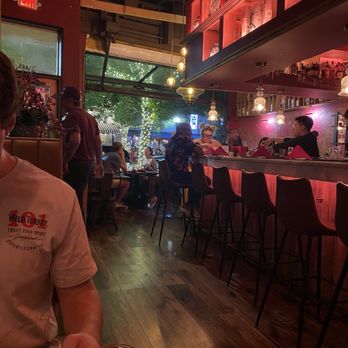 La Moon - Ambiance - Vietnamese Near Me - Atlanta, Georgia