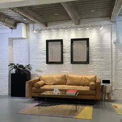 Akiko Nails - Waiting area for pedicures