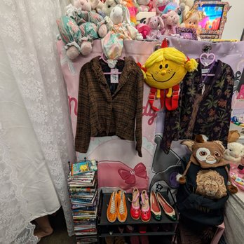 Heaven Bites Vintage - Used, Vintage & Consignment Near Me - Houston, Texas