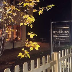 The Riverside Inn - Outside the entrance to the inn