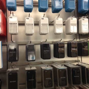 Apple Store - Pointe-Claire - iPhone 5C cases on display to buy - Computers Near Me - Pointe-Claire, Quebec Apple Store - Pointe-Claire - iPhone 5C cases on display to buy - Computers Near Me - Pointe-Claire, Quebec