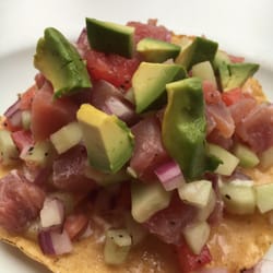 Mi Gusto Es - Tostada de ceviche de atún