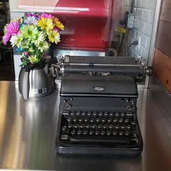 Blvd Cafecito - Coffee & Tea Near Me - Burbank, California