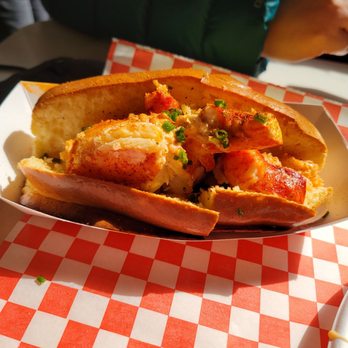Pike Place Chowder - Pacific Place - Connecticut style lobster roll - Seafood Near Me - Seattle, Washington Pike Place Chowder - Pacific Place - Connecticut style lobster roll - Seafood Near Me - Seattle, Washington