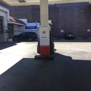 Beverly Hills 76 - Full service!?!!? - Gas Stations Near Me - Beverly Hills, California