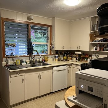 Diamond Bright Cleaning - Our kitchen is old and dingy but Yoshioka made it feel fresh again - Home Cleaning Near Me - Honolulu, Hawaii