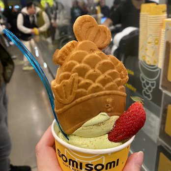 Somisomi - Upside down Ahboong with matcha and strawberry - Ice Cream & Frozen Yogurt Near Me - Pleasanton, California