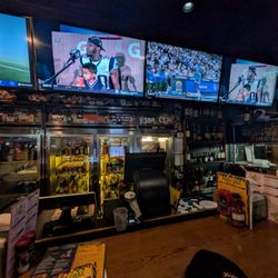 Winking Lizard - Back bar
