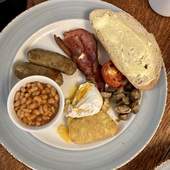 The Castle & Ball - English Breakfast - Hotels Near Me - Marlborough, WIL