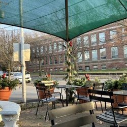 Nicolo's Italian Bakery and Deli - Outdoor area