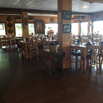Island View Lodge - Dining area. - Fishing Near Me - International Falls, Minnesota Island View Lodge - Dining area. - Fishing Near Me - International Falls, Minnesota